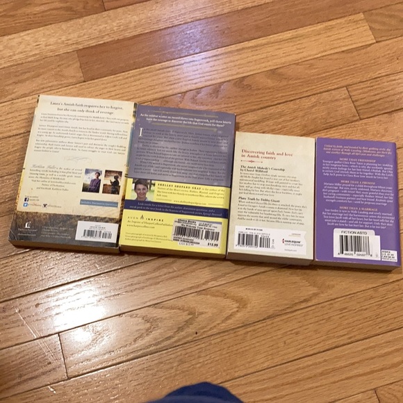 4 Amish Books. In good condition - Picture 6 of 10